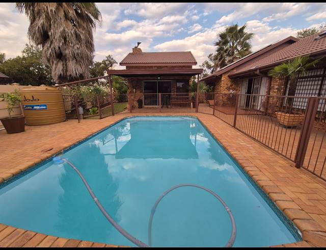4 BEDROOM HOUSE FOR SALE IN VANDERBIJLPARK SE 4